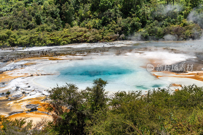 Orakei Korako地热公园和洞穴隐藏山谷，陶波，新西兰